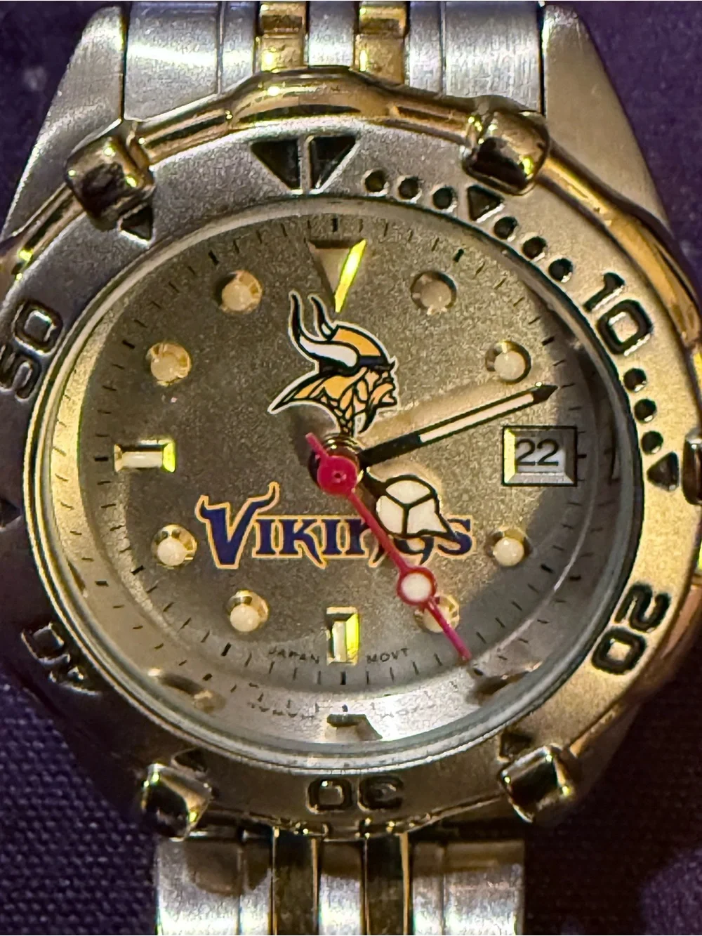 Minnesota Vikings Two-Tone Fan Watch - Silver & Gold Needs Battery